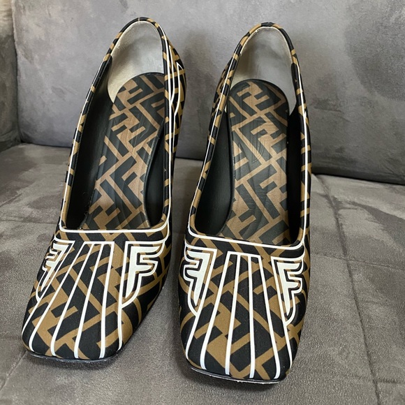Fendi FFreedom Embossed Monogram FF Logo Pump - Picture 2 of 8